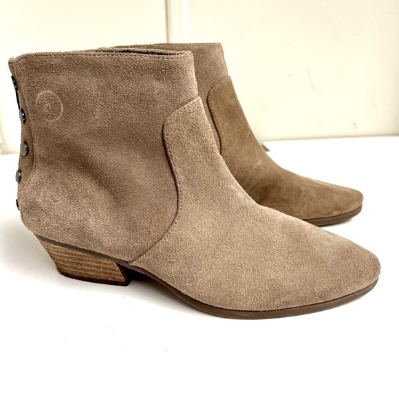 Vince Camuto Cinza Ankle Boots Womens 7M Brown Suede Tan Booties Metal Studs - Picture 1 of 9